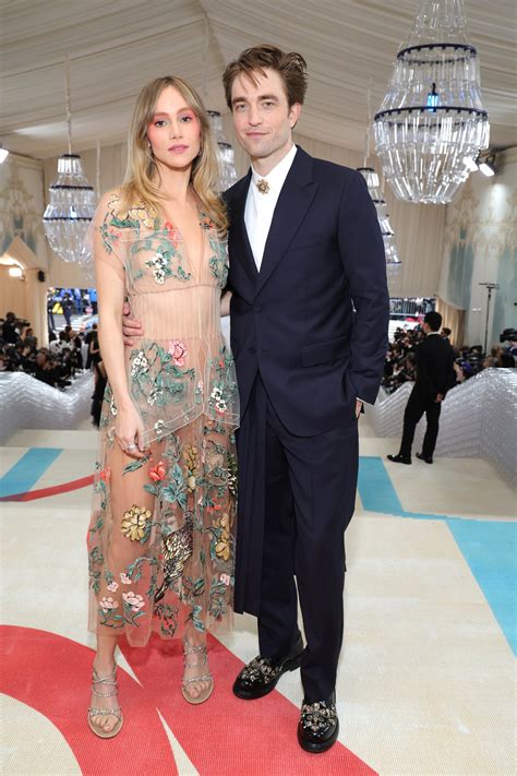 robert pattinson red carpet gucci|Suki Waterhouse & Robert Pattinson Are Surprisingly .